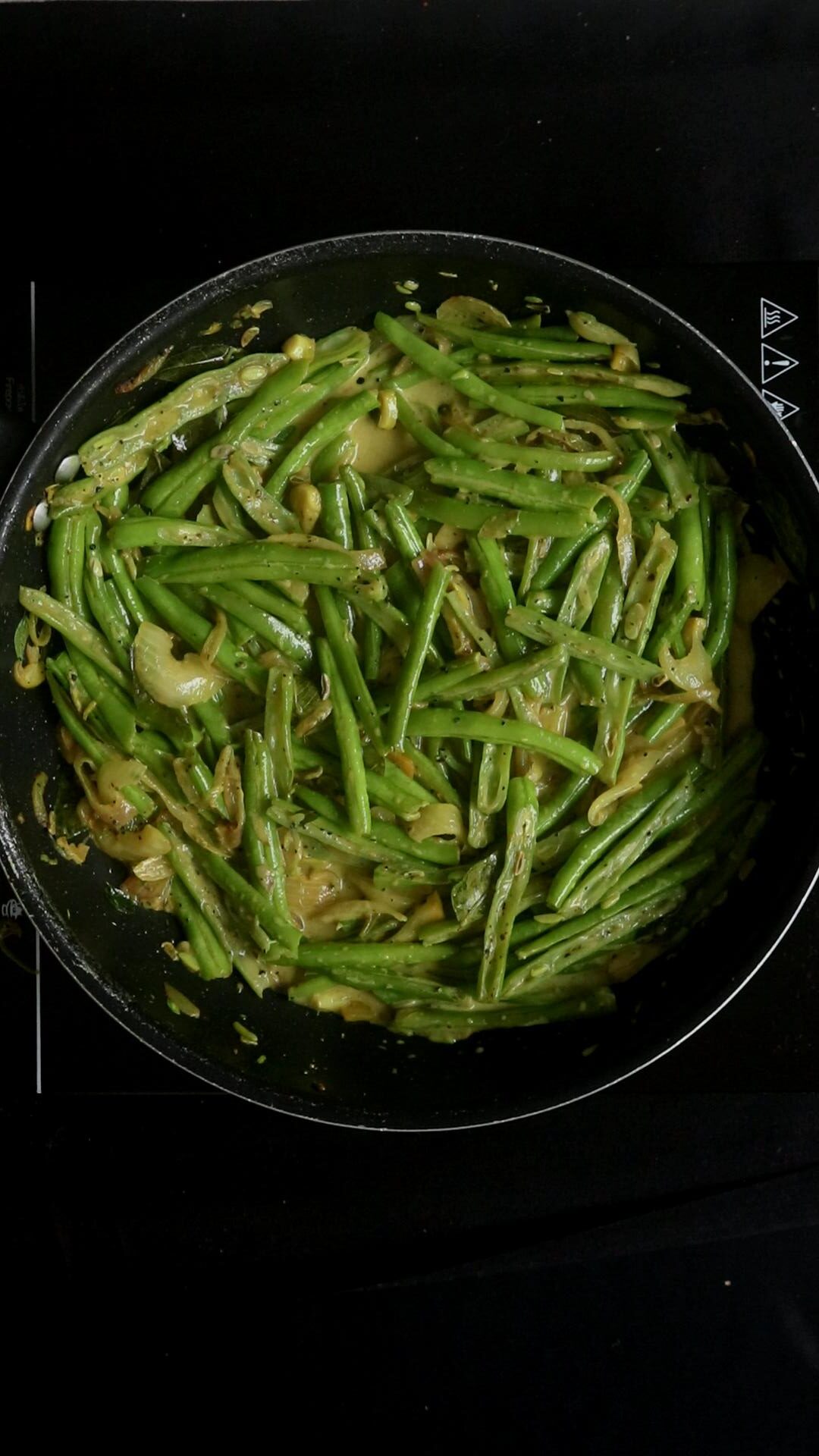 creamy beans curry with cumin and pepper.