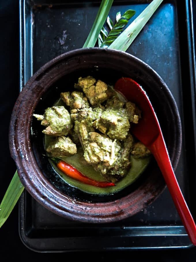 Green curry chicken(Sri lankan) with green chillies and grated Coconut ...