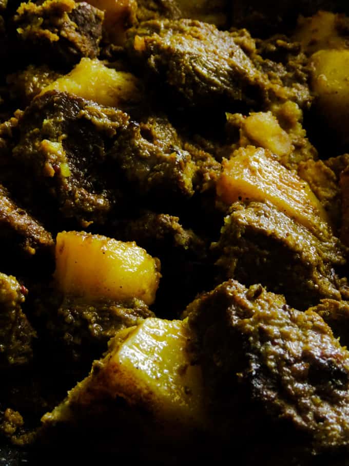 Slow-cooked Indian beef and potato curry(aloo gosht) | ISLAND SMILE
