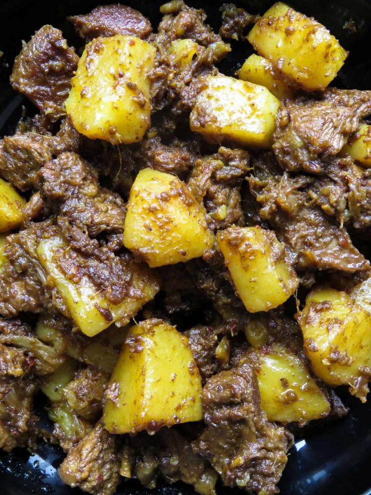 Slowcooked Indian beef and potato curry. Island smile