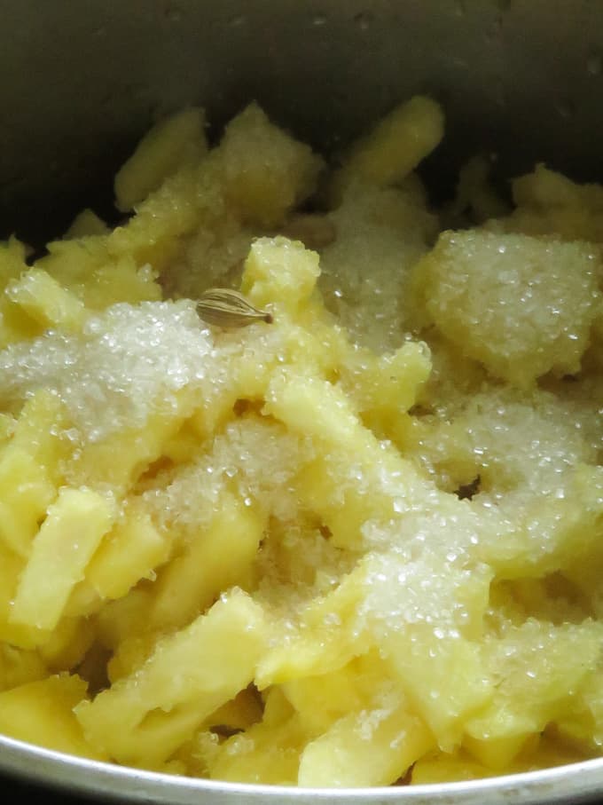 chop the pinepple pieces to stew for the pineapple dessert