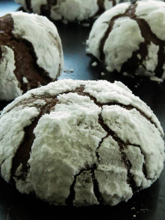 chocolate crinkle cookies with cocoa powder. | ISLAND SMILE