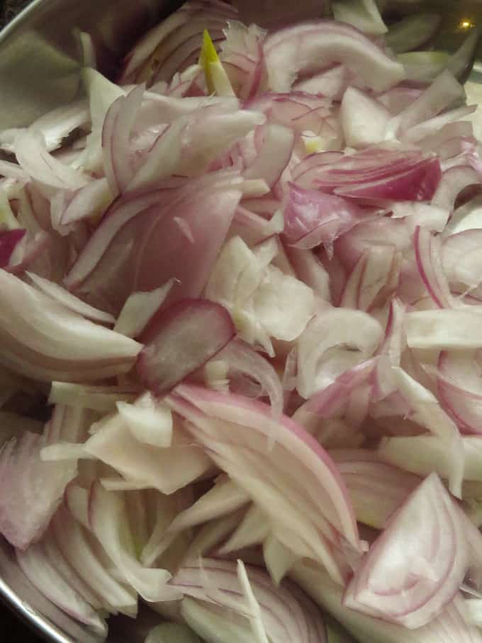 chopped onions to make the mughlai chicken korma.